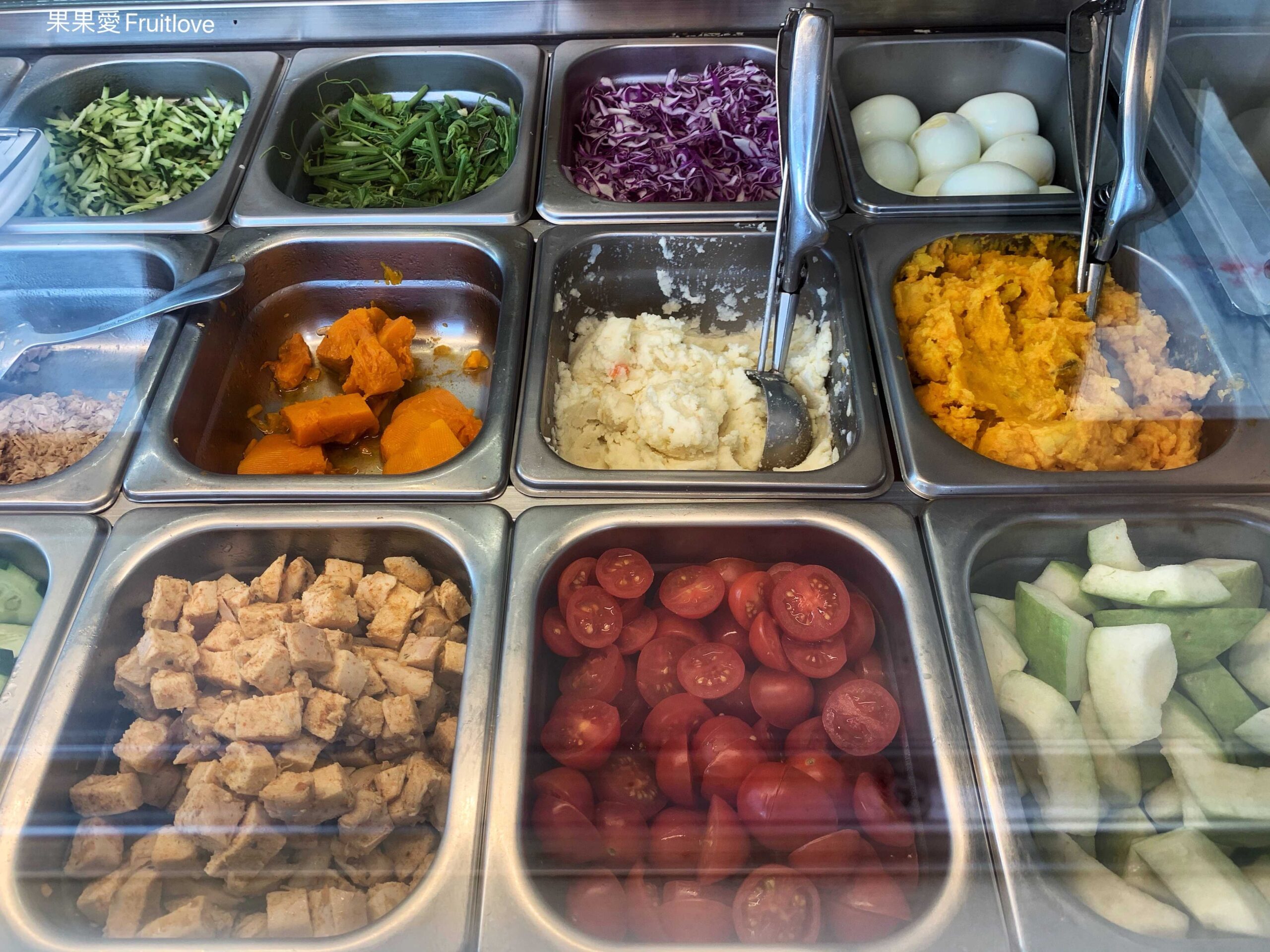 快餐慢食-自選沙拉⟩台中大里美食，在地人氣熱壓捲餅、自選沙拉，沙拉醬有8種口味選擇 @果果愛Fruitlove