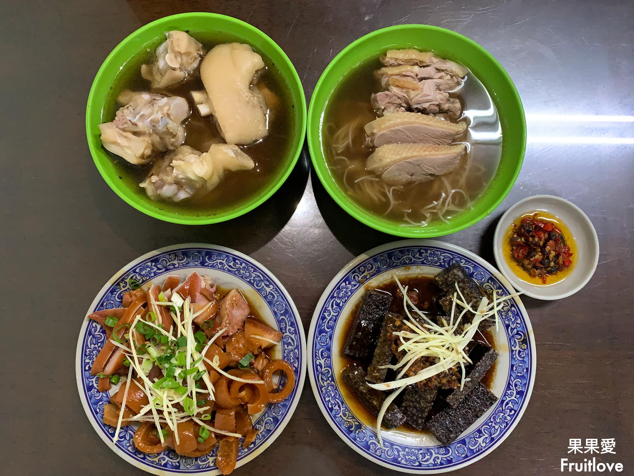 新上海點心⟩料多味美的酸辣湯，滿滿韭菜的水餃，在地的好味道-台中烏日美食 @果果愛Fruitlove