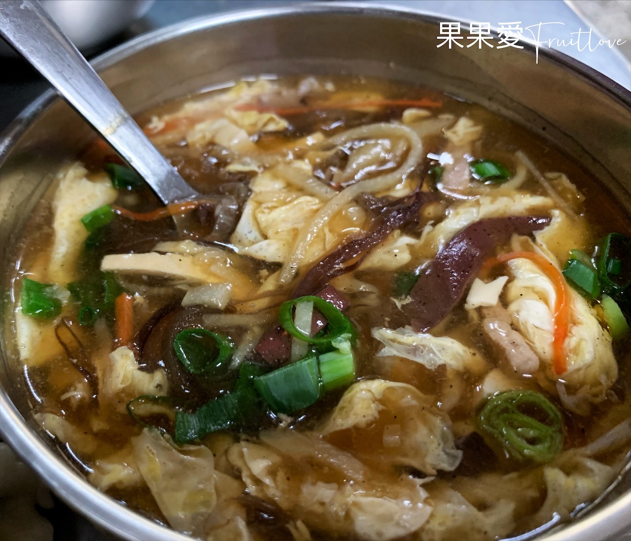 新上海點心⟩料多味美的酸辣湯，滿滿韭菜的水餃，在地的好味道-台中烏日美食 @果果愛Fruitlove