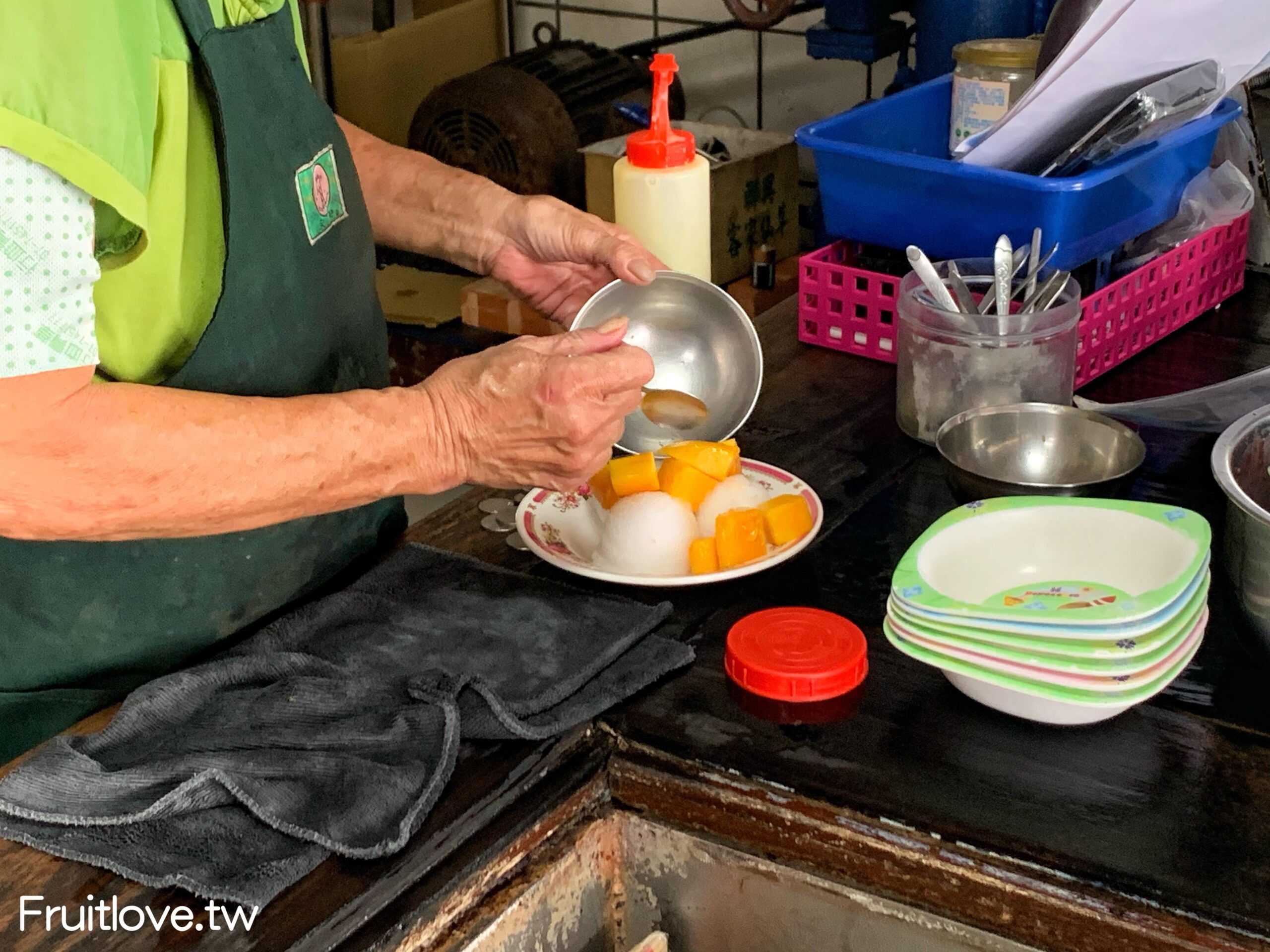 南興冰店⟩蘇花公路上的這間冰店，有著六十年歷史的古早味清冰和懷舊的製冰機-宜蘭蘇澳美食/南澳美食 @果果愛Fruitlove