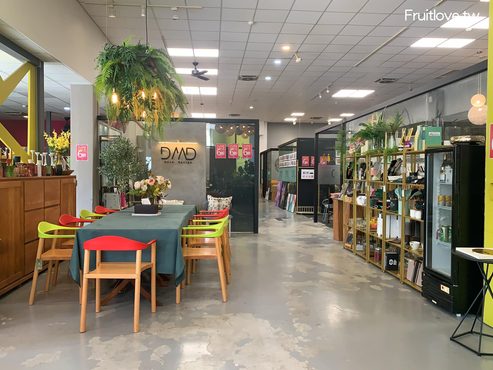 Rhino Cafe 犀牛咖啡⟩與室內設計結合的特色咖啡廳，內用消費不限時-台中南區美食/ 寵物友善咖啡廳 @果果愛Fruitlove
