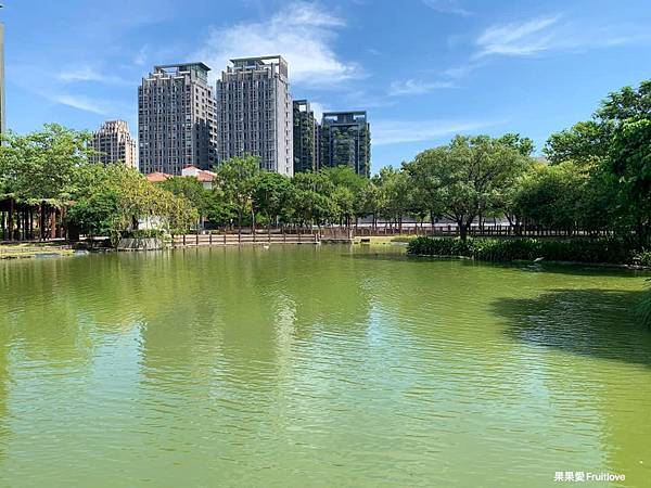 水圳森林公園⟩漫步湖畔，享受都市中的寧靜，都市裡放鬆的景點 @果果愛Fruitlove
